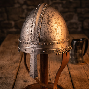 Casque de Viking noir avec cornes, métal poli argenté, armure traditionnelle moderne antique médiévale romaine, gladiateur, cosplay - Product Image 1
