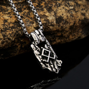 Yunnique – collier avec pendentif rune viking en acier inoxydable, design géométrique, bijoux pour hommes, chaîne de 60cm, accessoire de mode de Style rétro - Product Image 1