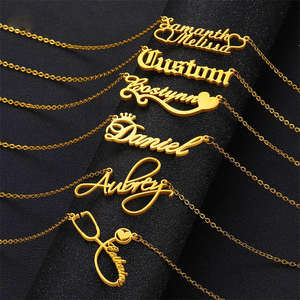 Collier avec <span class=keywords><strong>lettres</strong></span> et pendentif en acier inoxydable tendance sur mesure Collier à chaîne plaqué or 18 ct avec nom personnalisé bijoux pour femmes - Product Image 1