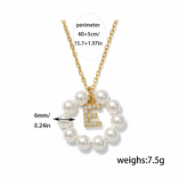 Collier en acier inoxydable plaqué or 18 carats avec pendentif lettre cercle en strass et perle de verre de 6 mm – Vente en gros