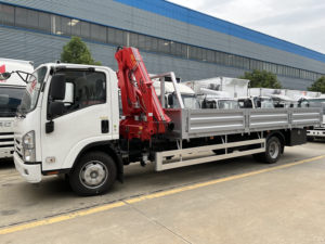 Grue à flèche articulée montée sur camion avec benne de chargement en aluminium léger à côtés rabattables - Product Image 4