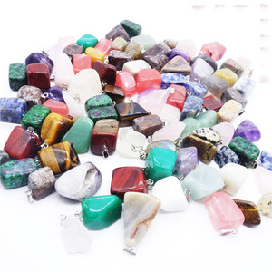 Colgantes de Piedras Preciosas Naturales de Forma Irregular, Colgante de Collar con Forma Anómala - Product Image 1