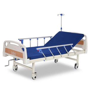 Lit médicalisé manuel à double manivelle, réglable, pour soins aux personnes âgées, avec barreaux latéraux et roulettes - Product Image 4