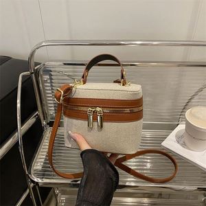 Customized PU Leather Bucket Bag Stylish Crossbody Hand & Woven Drawstring Handbags Fashionable Portable Feature - Product Image 2