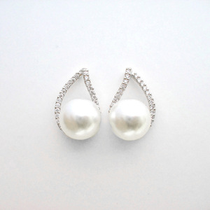 Orecchini a perla a forma di V, eleganti, alla moda, minimalisti, gioielli di tendenza, accessorio regalo per donna - Product Image 5