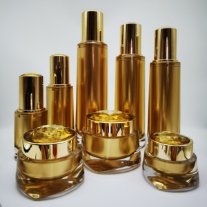 The Diamond Cap Series acrylic set (15-120ml) includes cream jars, lotion, serum, and toner bottles, premium skincare containers