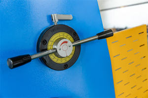Cisaille hydraulique à poutre oscillante Senmo QC12Y en promotion : L'outil expert pour le traitement des tôles métalliques - Product Image 4