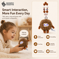 Llavero de peluche AI Marrón con PomPom, Clon de Voz ChatGPT en más de 80 Idiomas, Memoria de Largo Alcance, Multifuncional, con Cuentas Mixtas, WiFi 2.4G, APP Graffiti