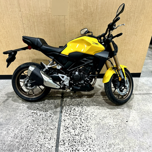 Motocicleta de Calle CB300R ABS 2026 de 1000-1500cc para Adultos con Características Deportivas Naked Premium y EFI, Ideal para Marketing Instantáneo - Product Image 1