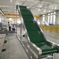 Convoyeur à bande PVC avec cadre en acier inoxydable personnalisable en usine pour le transport fluide de matériaux de rebut légers