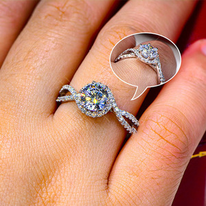 Anello geometrico da donna con zirconi, elegante, leggero, di lusso, accessorio gioiello di tendenza. - Product Image 2