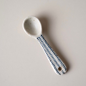 Cuillères à dessert et à soupe en céramique bleu et blanc peintes à la main, petite taille pour usage domestique, design créatif et unique - Product Image 5
