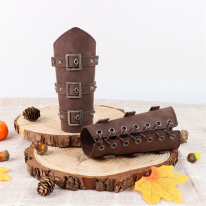 Pelindung Lengan Abad Pertengahan dari Kulit Imitasi, Pelindung Pergelangan Tangan Viking Berpaku 3 Tali untuk LARP & Cosplay - Product Image 4