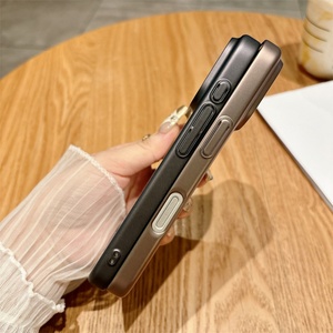Nueva Funda Magnética Mate con Sensación de Piel para iPhone 17 Pro Max/17 Pro, con Recubrimiento Electrolítico - Product Image 4