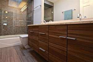 Meuble de cuisine intégré sur mesure avec évier, cuisinière, rangement latéral et espace repas - Product Image 6