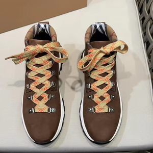 รองเท้าเดินป่ากันน้ำคุณภาพสูงรุ่นใหม่ปี 2025 ของแท้ ดีไซน์หรูหรา ทรงหุ้มข้อ สำหรับกิจกรรมกลางแจ้ง ไซส์ใหญ่พิเศษ รองเท้าผู้ชาย สไตล์เบอร์เบอร์รี่ - Product Image 4