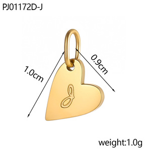 Dijes con Iniciales de Corazón |   Colgantes de Letras del Alfabeto en Acero Inoxidable Chapado en Oro PVD de 18K |   Resistente al deslustre, impermeable e hipoalergénico - Product Image 6