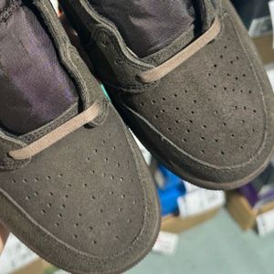 Zapatillas de Baloncesto Retro Travis Scotts 2026 de la Mejor Calidad para Hombre, Color Verde Oliva Medio, Negro Phantom, Cuero Genuino, Cómodas y a la Moda - Product Image 4