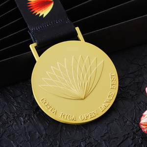 Médaille personnalisée du Marathon Swim Club en alliage de zinc, or <span class=keywords><strong>mat</strong></span>, médailles de finition surélevées en 3D - Product Image 3