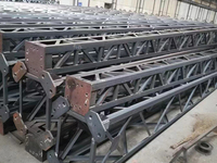Structure en acier légère de conception moderne, entrepôt préfabriqué, atelier en métal fabriqué pour bureau et maison, pour utilisation en centre commercial