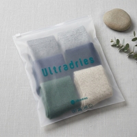 Sacs d'emballage en plastique LDPE mat/givré personnalisés avec fermeture éclair pour t-shirts, maillots de bain, vêtements