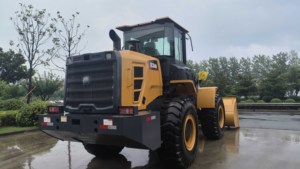 Cargadora de Ruedas XC948 de 4-4.5 Toneladas, Cucharón de 2.4 m³ y <span class=keywords><strong>140</strong></span> KN de Fuerza de Arranque, Certificación CE/EPA, Cargadora Frontal Compacta para Movimiento de Tierras Versátil - Product Image 4