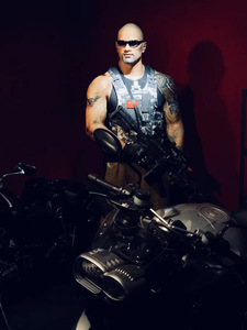 Statue <span class=keywords><strong>de</strong></span> cire <span class=keywords><strong>de</strong></span> star <span class=keywords><strong>de</strong></span> cinéma grandeur nature en silicone hyper réaliste <span class=keywords><strong>de</strong></span> qualité supérieure, figurine d'<span class=keywords><strong>action</strong></span> personnalisée, homme fort artistique haut <span class=keywords><strong>de</strong></span> gamme - Product Image 5