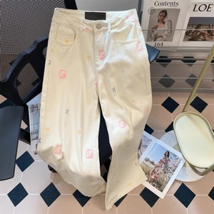 Los pantalones de mezclilla blancos en stock son imprescindibles para <span class=keywords><strong>las</strong></span> chicas dulces decoradas con elementos coloridos de dibujos animados que desbloquean la nueva tendencia Linda - Product Image 2