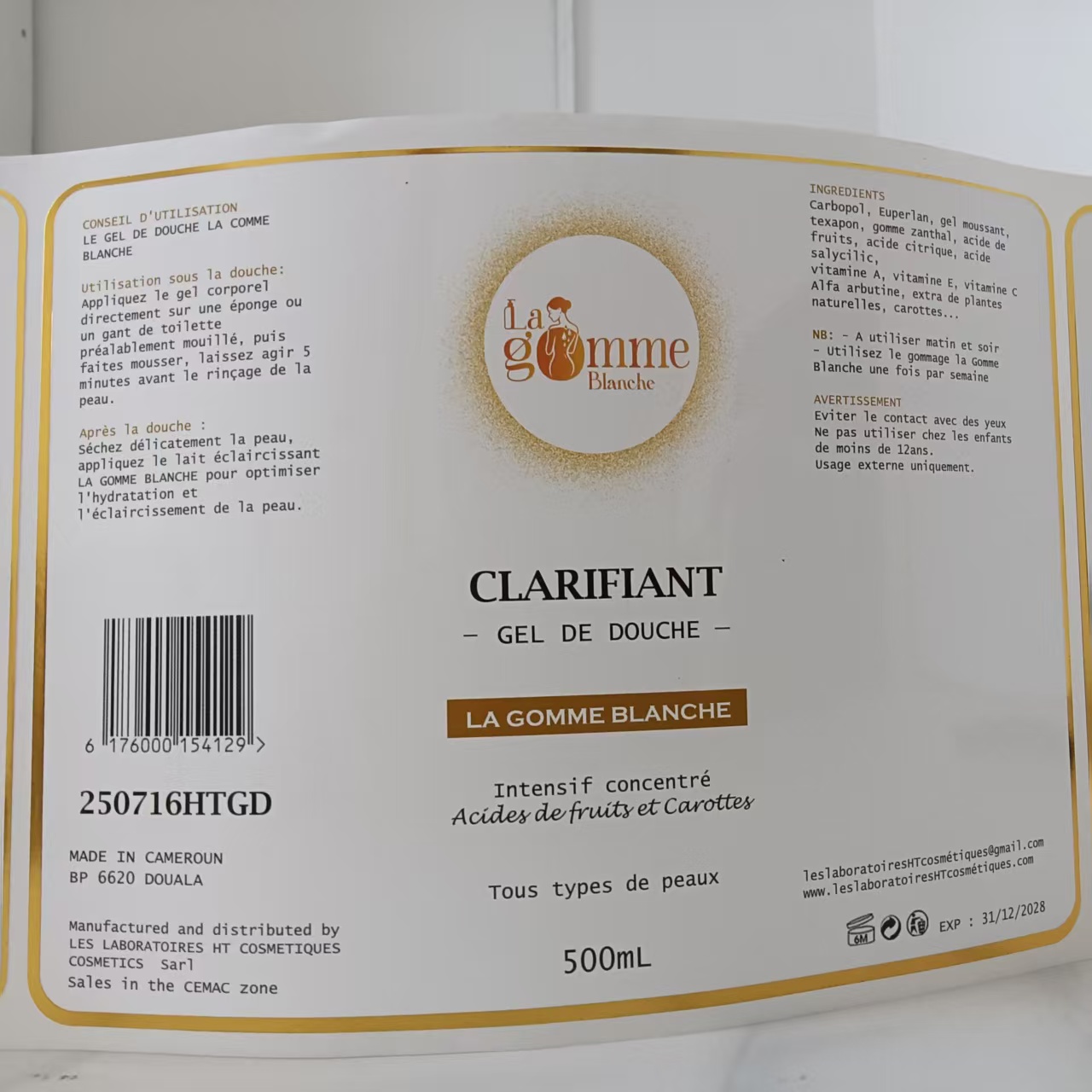 Gold Foil Roll Labels Cosmetic Waterproof Vinyl Material Stickers CMYK Printing Customized Label Sticker