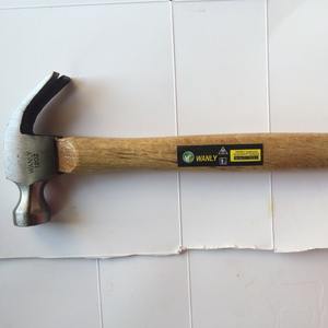 ค้อนตีตะปู วานลี่ 12 ออนซ์ ด้ามไม้ หัวกลม สำหรับถอนตะปูและตอกตะปู - Product Image 3