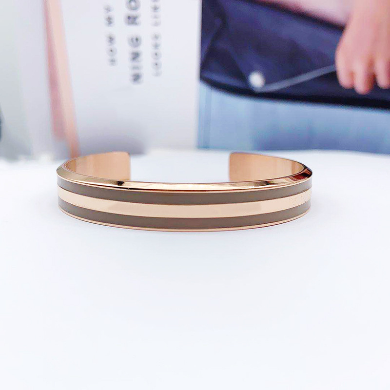 Niebla de la mañana de oro rosa pequeño gris