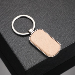Porte-clés en bois de bambou personnalisé, imprimé et gravé, avec nom, pour Noël, mignon, populaire, en métal et bois vierge, vente en gros - Product Image 4