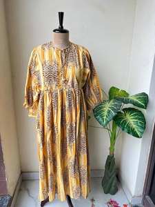 Robe midi bohème à imprimé tigre 100% coton, impression numérique écologique, col profond avec fermeture à cordon - Product Image 5