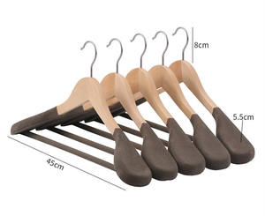 Appendini del produttore abiti in legno antiscivolo <span class=keywords><strong>appendiabiti</strong></span> Logo personalizzato panno in legno con spalla in velluto floccato per vestiti di lusso - Product Image 1