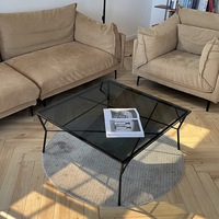 Table basse carrée en verre noir moderne au design italien pour l'appartement, le café, l'extérieur et le jardin.