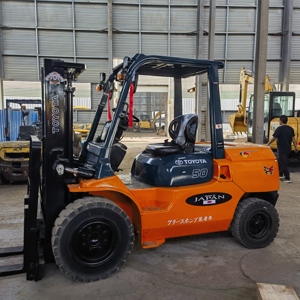 Montacargas Diésel TOYOTA FD50 Mini de 5 Toneladas, Componentes Originales Japoneses, en Estado de Funcionamiento, Maquinaria de Segunda Mano en Oferta - Product Image 5