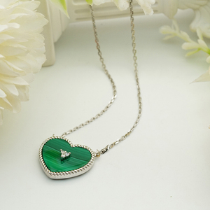 Sofisticado Colgante de Corazón de Oro Sólido de 9K/14K/18K con Acento de Malaquita Verde para Joyería Romántica de Boda - Product Image 6