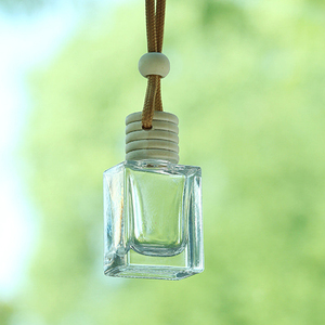 Chine 8ml voiture suspendu ornement vide cylindre forme bouteille de parfum pendentif intérieur Auto désodorisant bouteille avec étiquette autocollant - Product Image 1