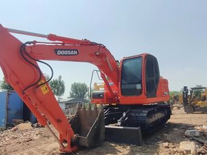 Excavatrice Doosan DX150LC d'occasion, machinerie fiable de taille moyenne à grande pour les travaux de terrassement et les projets routiers municipaux - Product Image 2