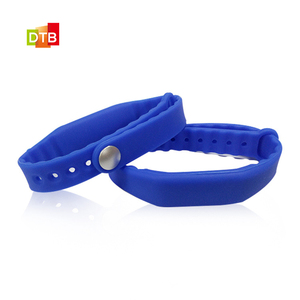 맞춤형 SW19 지불 <span class=keywords><strong>NFC</strong></span> 팔찌 재사용 가능한 스마트 티켓 팔찌 uhf <span class=keywords><strong>rfid</strong></span> 실리콘 팔찌 - Product Image 6