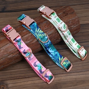 Collar personalizado con patrón floral para perros con etiqueta de identificación de nombre grabada personalizada para perros pequeños y grandes - Product Image 4