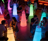 Table de bar en verre éclairée par LED moderne, table de pub extérieure imperméable pour les fêtes et la plage