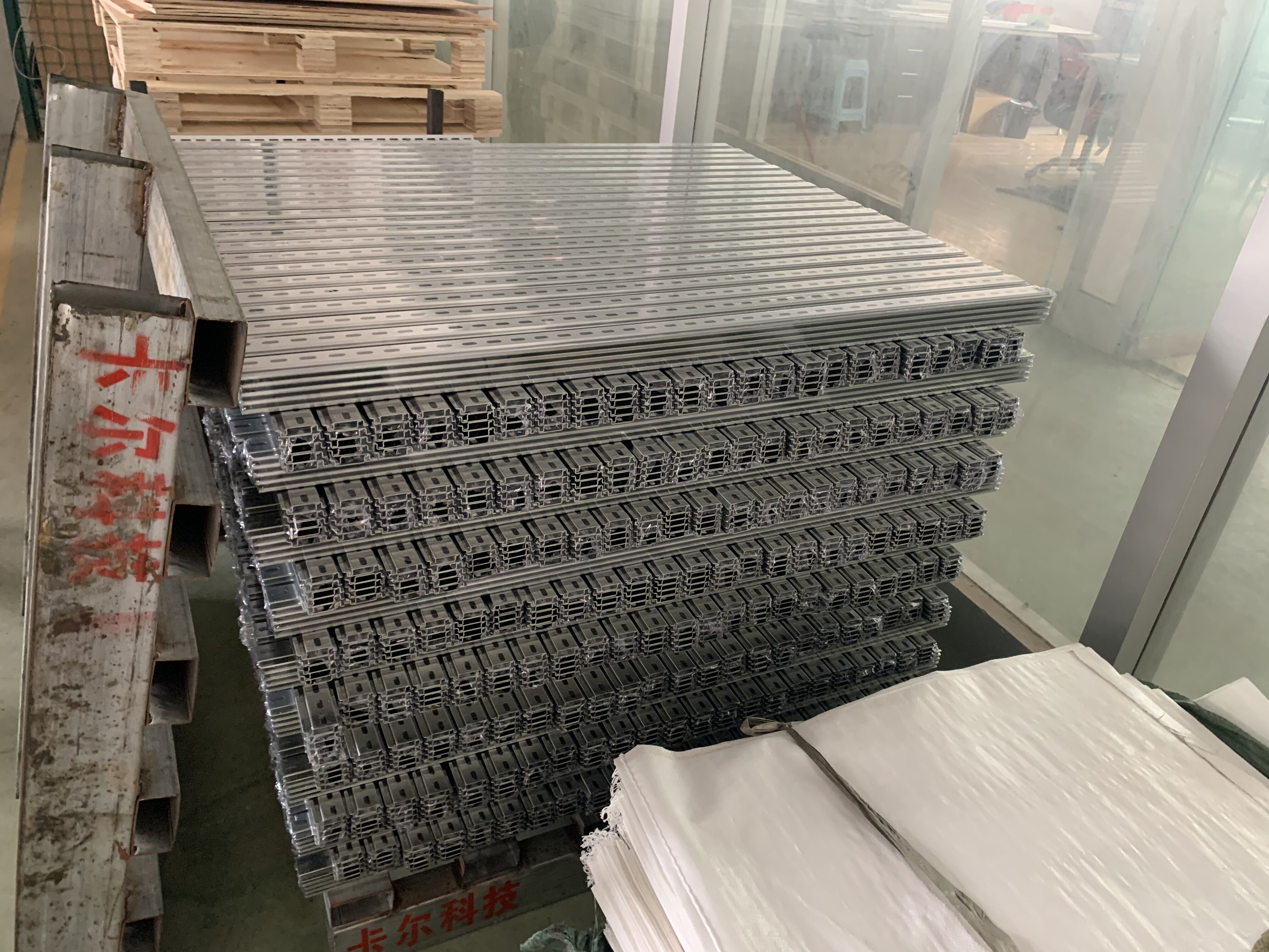 Стандартная электрическая Стальная Монтажная Din-рейка, 35 мм, Прямая поставка с завода