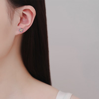 Boucles d'oreilles simples en moissanite minuscules de qualité supérieure Boucles d'oreilles en moissanite en argent sterling 925 en or rose pour femmes Cadeaux de la Saint-Valentin