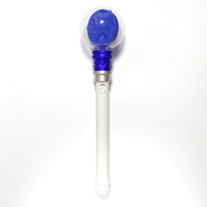 2026 Kreative RGB LED blinkende Spinner Zauberstab Stick 360 Grad rotierende Kugelform Umwelt freundliches weißes Weihnachts spielzeug für Kinder - Product Image 2