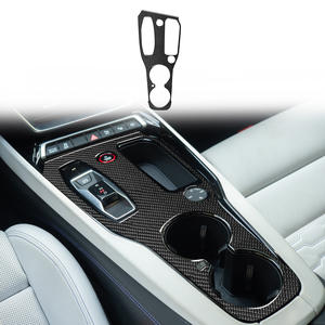 Accessoires extérieurs Cadre décoratif de panneau de changement de vitesse à commande <span class=keywords><strong>centrale</strong></span> en fibre de carbone souple pour 2023 <span class=keywords><strong>Audi</strong></span> RS <span class=keywords><strong>E</strong></span>-<span class=keywords><strong>tron</strong></span> GT - Product Image 5