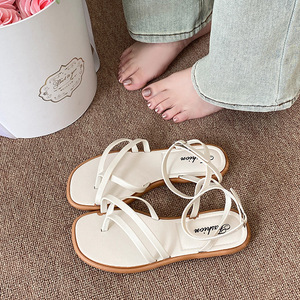 Chaussures de plage polyvalentes et tendance à semelles souples pour l'extérieur, associées à des pantoufles plates décontractées pour femmes - Product Image 4