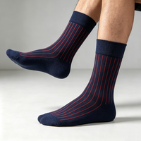 Maßgefertigte Vertikale Streifen Herrensocken Gerippte Manschette Weiche Atmungsaktive Baumwolle Business Wadenlange Socken für Büro Hochzeit Uniform