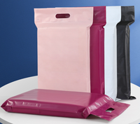 Sacs d'emballage de cadeau de courrier avec poignée recyclée express en plastique personnalisé sac d'emballage d'enveloppe en poly d'emballage de scellage d'expédition de vêtements