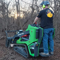 Mini-chargeuse sur chenilles Derette XC1100 avec accessoire broyeur forestier, chargeuse compacte sur chenilles à haut débit hydraulique